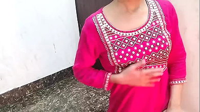 Step sister nahate samay chod diya